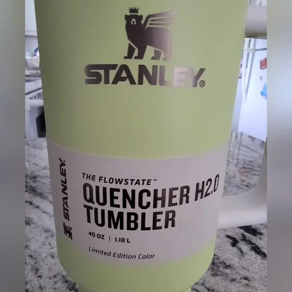 Stanley Quencher H2.0 Tumbler 40oz - Picture 2 of 4
